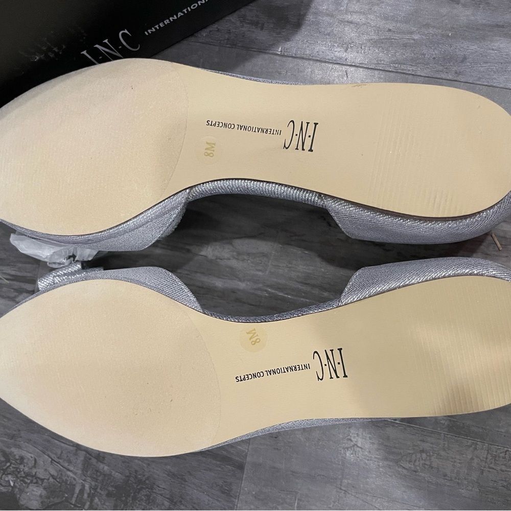 NWT INC International Concepts Women's Silver Bow Flats size 8 - Picture 12 of 12